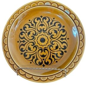 HOMER Laughlin Sonesta dinner plates.